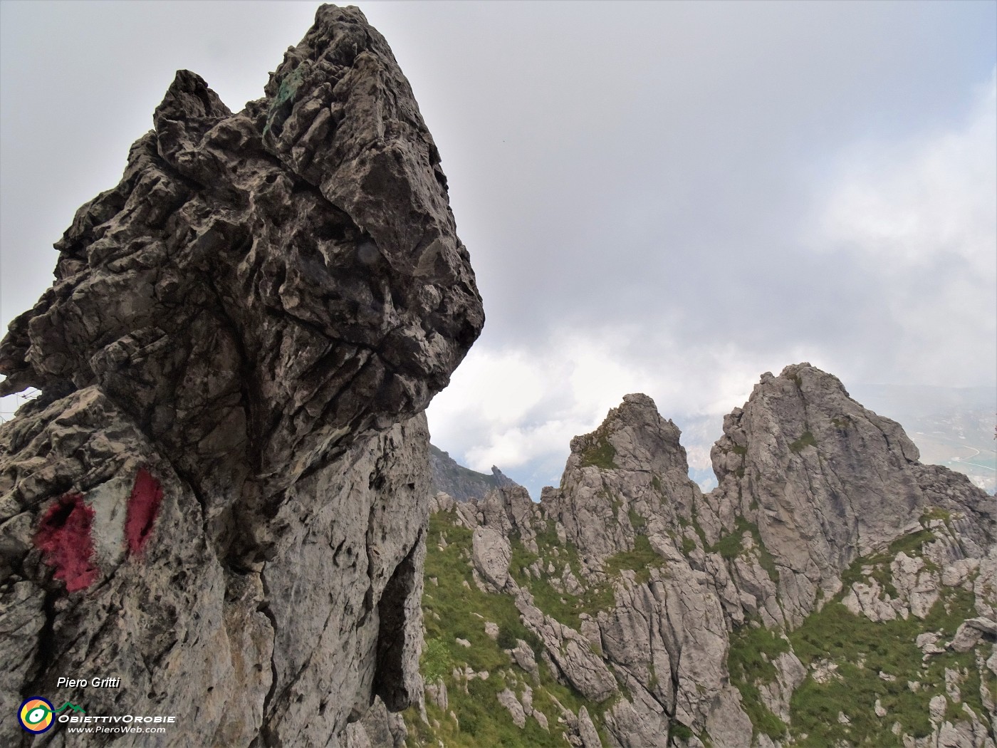 56 Passaggi su roccette con attenzione.JPG